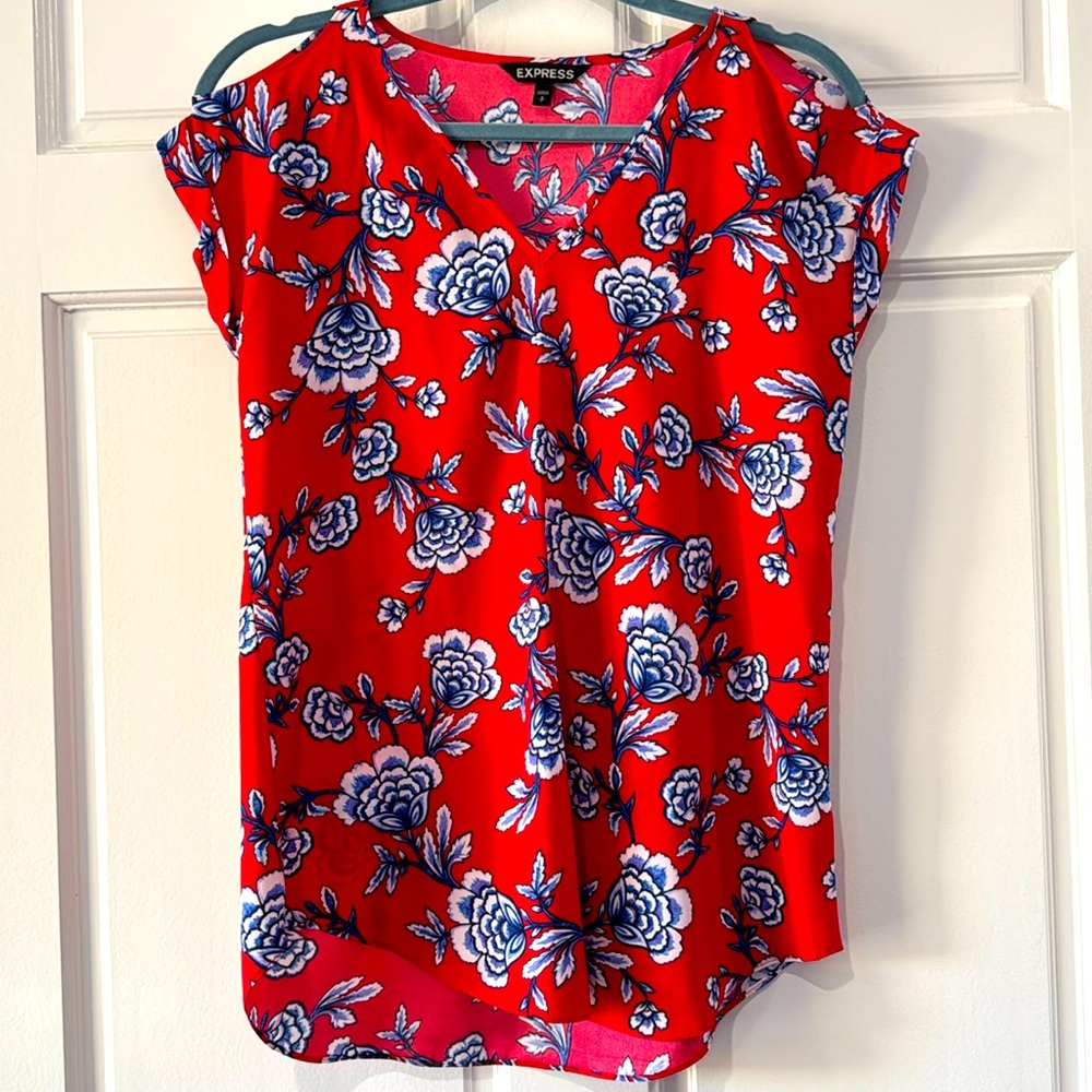 Express shoulder cut out blouse